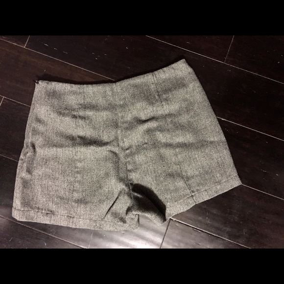 Shorts - Picture 3 of 4